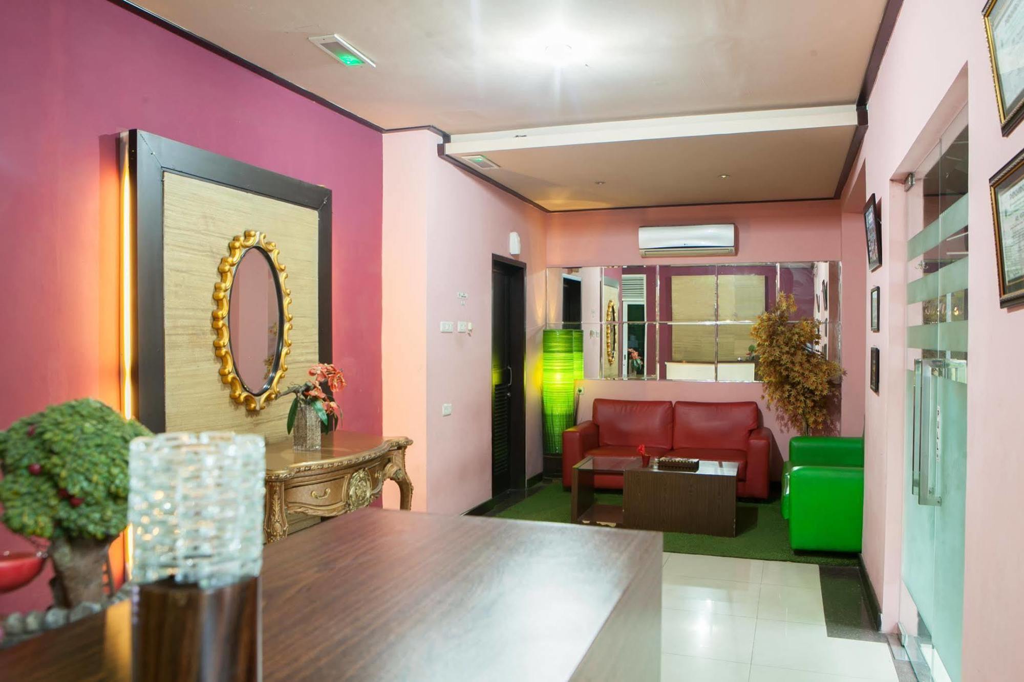 Reddoorz Plus @ Talaga Bodas Bandung Kültér fotó